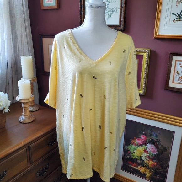 Old Navy Tops - Plus Size Old Navy 22/24 pineapple yellow tee shirt v neck ****read description